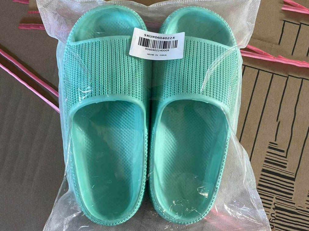 The Flip-Flops Produced In Fuzhou Are Bright In Color And Neatly Packed