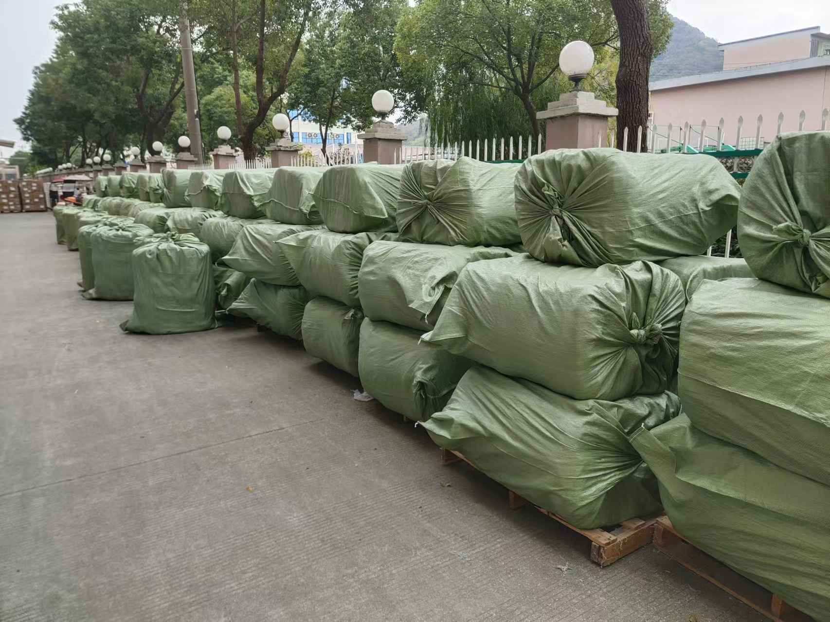 20,000 pcs of Polar Fleece Military Camping Blankets shipped to Jordan